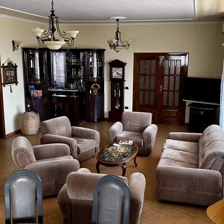 Spacious 3-bedroom With Garden & Balcony In *