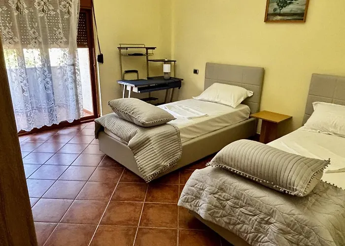 Апартаменты Spacious 3-bedroom With Garden & Balcony In Тирана