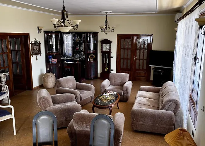 Spacious 3-bedroom With Garden & Balcony In *