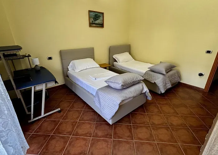 Spacious 3-bedroom With Garden & Balcony In Апартаменты