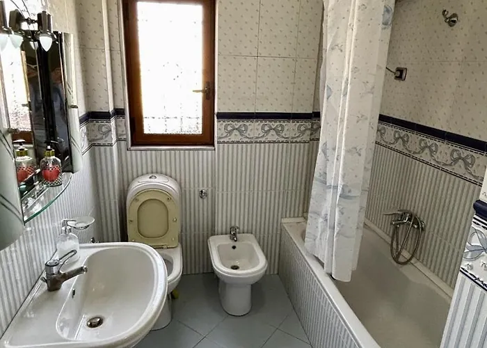 Spacious 3-bedroom With Garden & Balcony In Апартаменты *