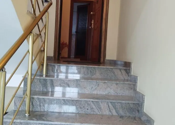 Апартаменты Spacious 3-bedroom With Garden & Balcony In