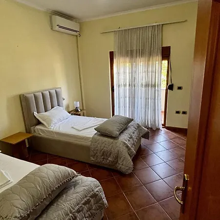 Spacious 3-bedroom With Garden & Balcony In דירה טיראנה