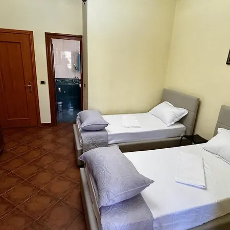 Spacious 3-bedroom With Garden & Balcony In טיראנה