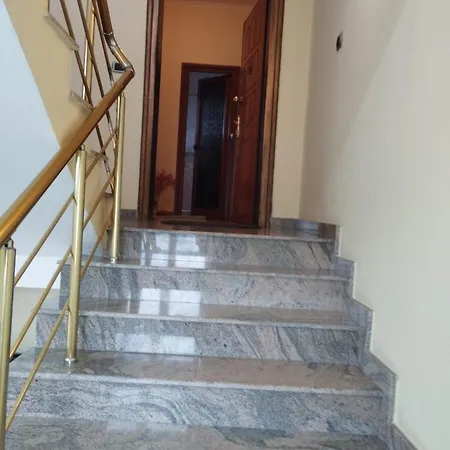 דירה Spacious 3-bedroom With Garden & Balcony In