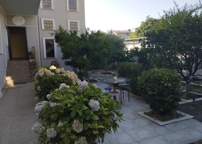 Spacious 3-bedroom With Garden & Balcony In Apartment *